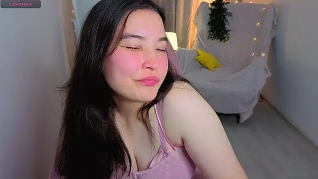 MomoRins online show from July 19, 2026, 10:02 pm
