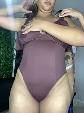 Snapshot of ValentinaLux_Oficiall chatting on June 3, 2026, 6:35 pm ValentinaLux Oficiall online show from June 3, 2026, 6:35 pm