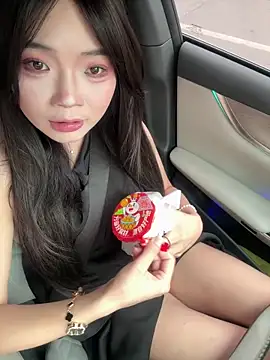 lilina520 online show from May 17, 2026, 8:23 am