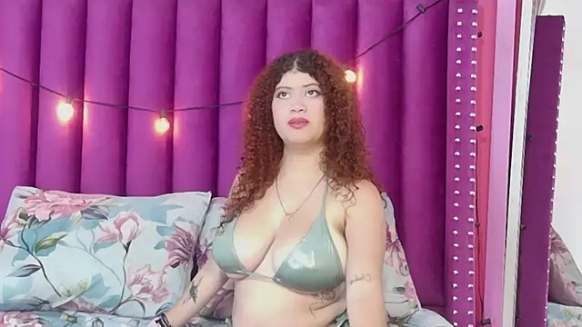 Snapshot of HoneyHipss chatting on May 7, 2026, 12:43 pm HoneyHipss online show from May 7, 2026, 12:43 pm