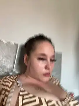 Poppylooloo online show from May 24, 2026, 12:43 pm
