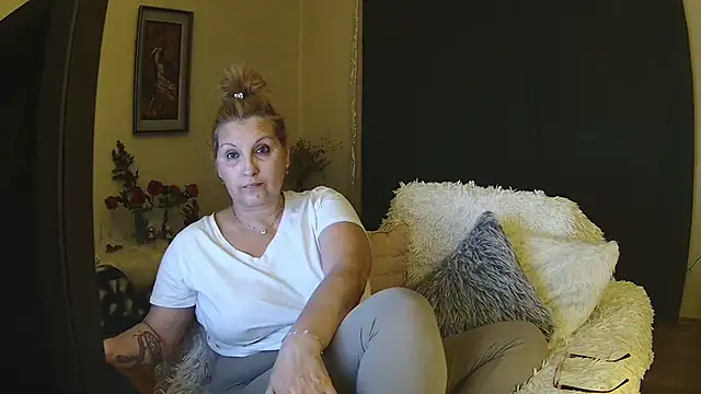 Divineblond online show from February 17, 2025, 9:52 pm