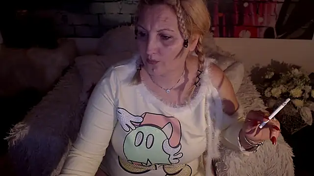 Divineblond online show from March 5, 2025, 8:53 pm