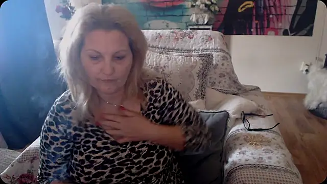 Divineblond online show from March 19, 2025, 10:22 am