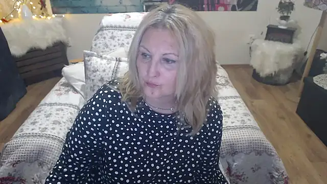 Divineblond online show from March 21, 2025, 8:50 pm