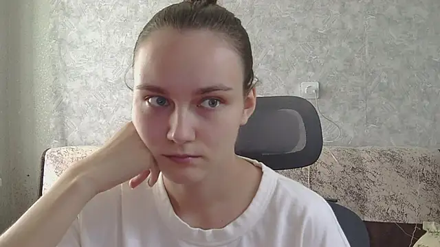 Snapshot of DolcezzaCream chatting on May 28, 2026, 11:51 am DolcezzaCream online show from May 28, 2026, 11:51 am