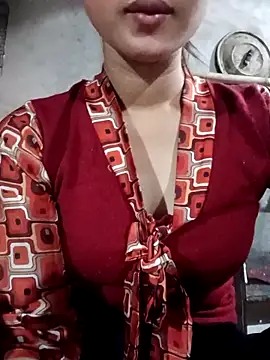 Snapshot of Rosie_LoveUU chatting on April 30, 2026, 10:36 pm Rosie LoveUU online show from April 30, 2026, 10:36 pm