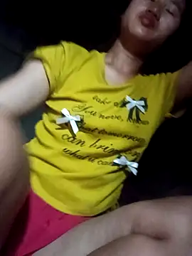 Snapshot of Rosie_LoveUU chatting on May 17, 2026, 11:23 pm Rosie LoveUU online show from May 17, 2026, 11:23 pm