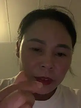 Snapshot of Helen-baby chatting on April 23, 2026, 12:29 pm Helen-baby online show from April 23, 2026, 12:29 pm