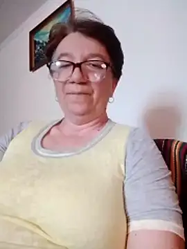 KetQueen101 online show from May 12, 2026, 8:11 am