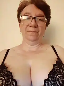 KetQueen101 online show from May 18, 2026, 7:25 am