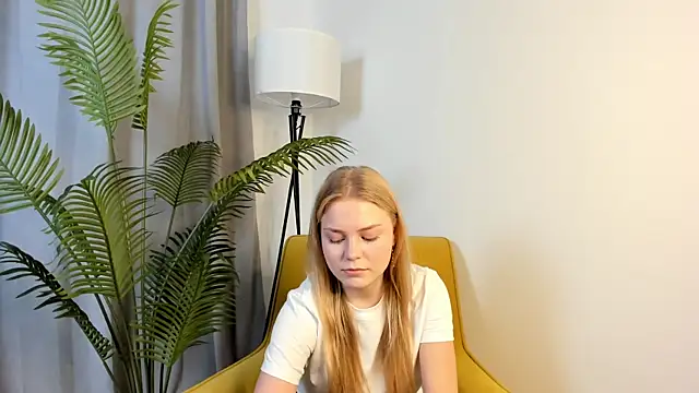 Snapshot of LavonaMadlem chatting on May 13, 2026, 10:34 am LavonaMadlem online show from May 13, 2026, 10:34 am