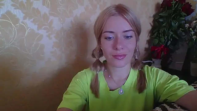 Snapshot of Softy_Aura_ chatting on July 7, 2026, 1:15 pm Softy Aura online show from July 7, 2026, 1:15 pm