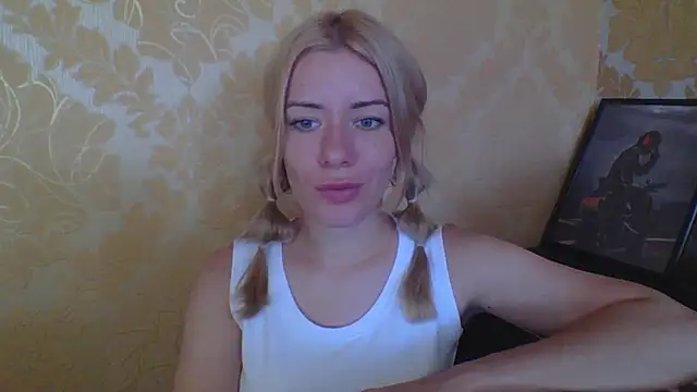 Snapshot of Softy_Aura_ chatting on July 14, 2026, 1:39 pm Softy Aura online show from July 14, 2026, 1:39 pm