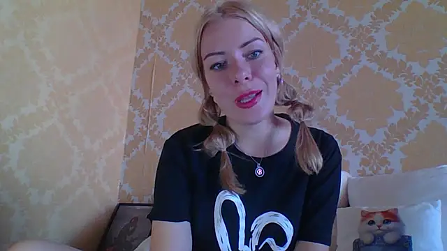 Snapshot of Softy_Aura_ chatting on July 27, 2026, 2:57 pm Softy Aura online show from July 27, 2026, 2:57 pm