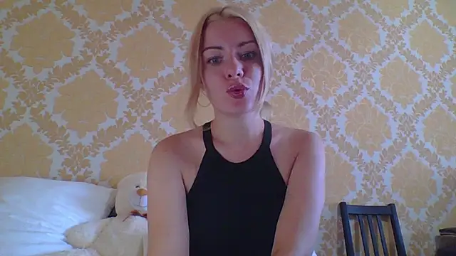 Snapshot of Softy_Aura_ chatting on August 1, 2026, 4:06 pm Softy Aura online show from August 1, 2026, 4:06 pm