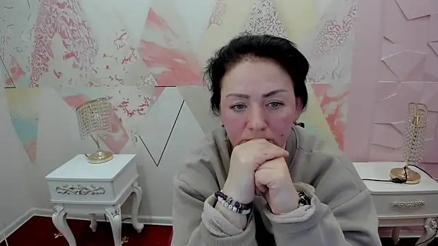 Juliafly3 online show from April 28, 2026, 9:47 am