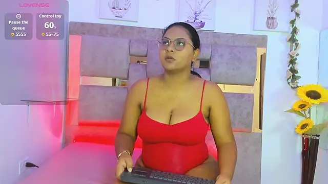 Snapshot of Playful_Violet chatting on May 28, 2026, 1:30 pm Playful Violet online show from May 28, 2026, 1:30 pm