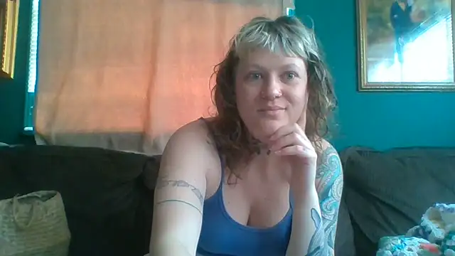 RosieSwitchBitch online show from June 15, 2026, 10:39 am