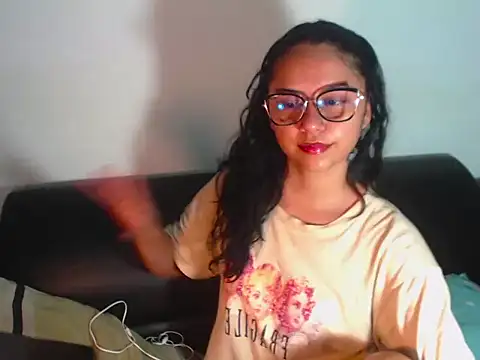 Snapshot of BellaLuxxs chatting on July 10, 2026, 11:18 pm BellaLuxxs online show from July 10, 2026, 11:18 pm