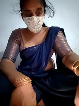 Snapshot of Tamil_Hot_HoneyBee chatting on June 13, 2026, 4:32 am Tamil Hot HoneyBee online show from June 13, 2026, 4:32 am