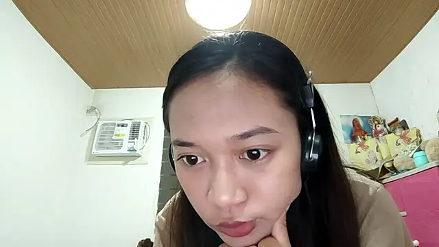 VincenzaHertler online show from April 26, 2026, 12:14 pm