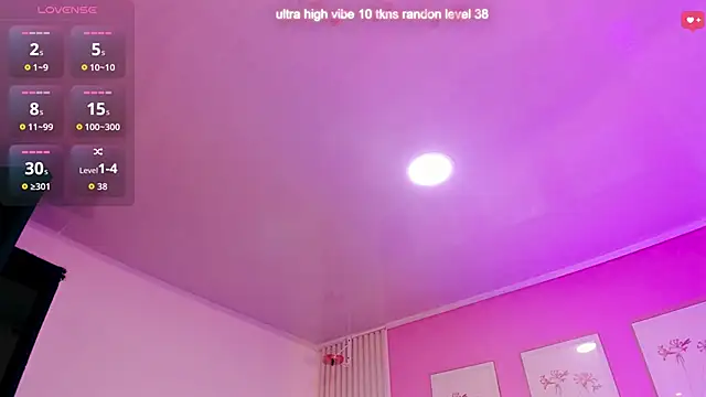 Snapshot of Ariana_west_ chatting on May 2, 2026, 12:43 pm Ariana west online show from May 2, 2026, 12:43 pm