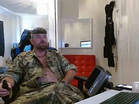 Snapshot of Naughtybihubbyxx chatting on July 10, 2026, 10:29 am Naughtybihubbyxx online show from July 10, 2026, 10:29 am