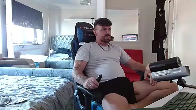 Snapshot of Naughtybihubbyxx chatting on July 14, 2026, 8:41 am Naughtybihubbyxx online show from July 14, 2026, 8:41 am