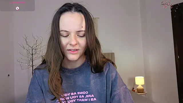 Snapshot of Magic_bunnyy_ chatting on July 6, 2026, 6:32 am Magic bunnyy online show from July 6, 2026, 6:32 am