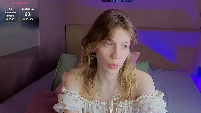 Snapshot of Emily_Cartex chatting on July 9, 2026, 6:17 am Emily Cartex online show from July 9, 2026, 6:17 am