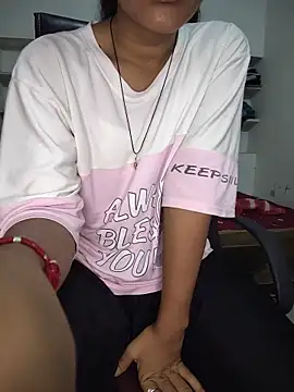 ESHA-LOVE online show from June 6, 2026, 12:27 am