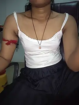 ESHA-LOVE online show from June 16, 2026, 4:09 pm