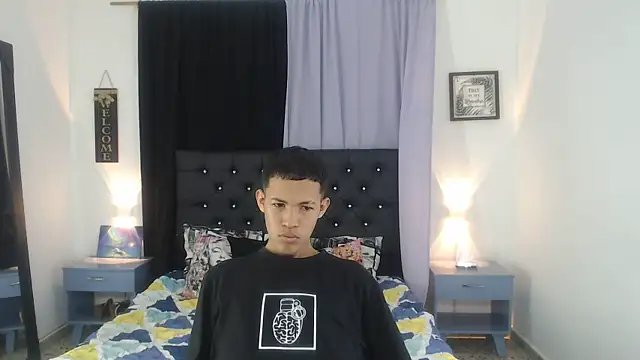Snapshot of PhillipCox chatting on May 19, 2026, 7:53 pm PhillipCox online show from May 19, 2026, 7:53 pm