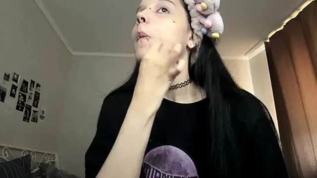 LouisePavlides online show from June 10, 2026, 12:37 pm