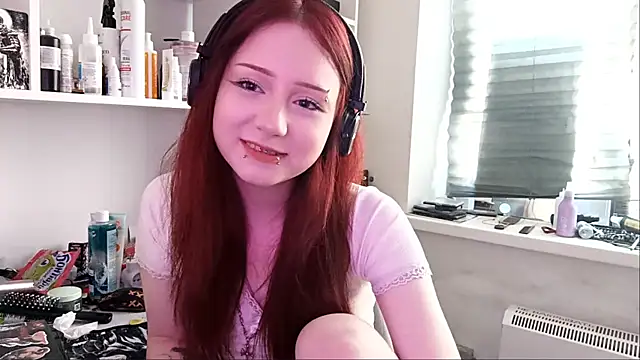 Snapshot of em0emily chatting on June 30, 2026, 4:19 pm em0emily online show from June 30, 2026, 4:19 pm
