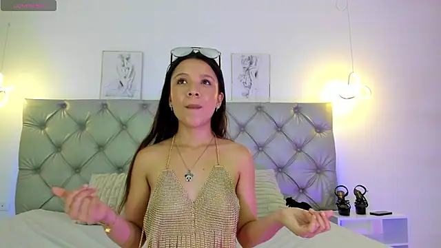 NaomyWilde online show from April 27, 2026, 2:04 pm