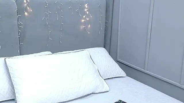 Serenne  online show from May 17, 2026, 9:22 pm