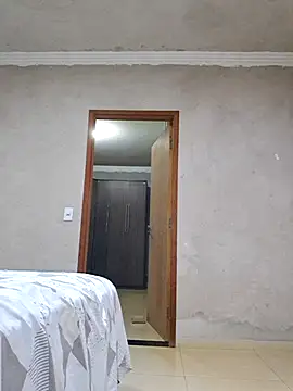 peludo00100 online show from April 25, 2026, 11:24 pm