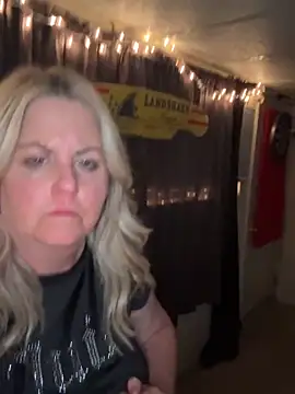 Bruiserboomer2 online show from May 15, 2026, 2:07 am