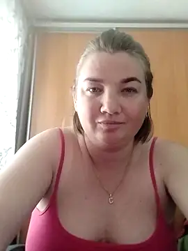 Snapshot of MiyaOlliver chatting on May 8, 2026, 2:33 pm MiyaOlliver online show from May 8, 2026, 2:33 pm