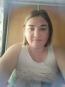 Snapshot of MiyaOlliver chatting on July 6, 2026, 10:23 am MiyaOlliver online show from July 6, 2026, 10:23 am