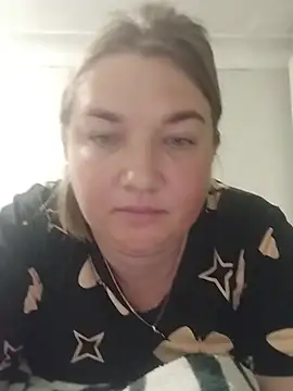 Snapshot of MiyaOlliver chatting on August 2, 2026, 8:46 am MiyaOlliver online show from August 2, 2026, 8:46 am