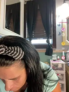 Snapshot of Vanessa_Valentine chatting on July 9, 2026, 2:21 pm Vanessa Valentine online show from July 9, 2026, 2:21 pm