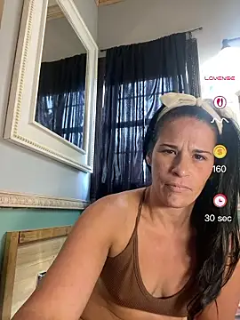 Snapshot of Vanessa_Valentine chatting on July 22, 2026, 2:42 pm Vanessa Valentine online show from July 22, 2026, 2:42 pm