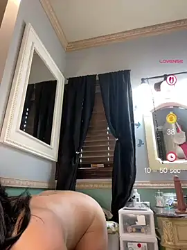 Snapshot of Vanessa_Valentine chatting on July 28, 2026, 3:21 pm Vanessa Valentine online show from July 28, 2026, 3:21 pm