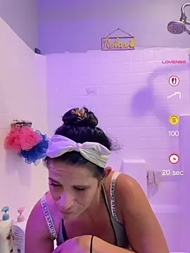 Snapshot of Vanessa_Valentine chatting on July 30, 2026, 2:43 am Vanessa Valentine online show from July 30, 2026, 2:43 am