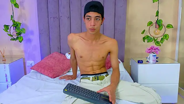 Snapshot of Liam__Mercury chatting on June 26, 2026, 8:02 pm Liam Mercury online show from June 26, 2026, 8:02 pm