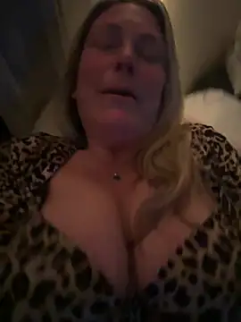 bigtitslivetofuck online show from March 23, 2025, 3:21 am