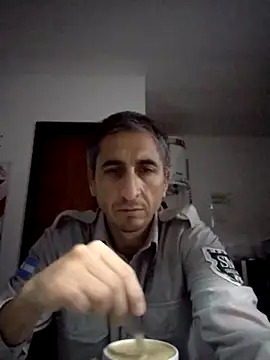 Alejandro83bsf online show from May 18, 2026, 4:29 am